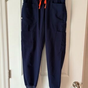 Navy Figs 13 pocket jogger scrubs.